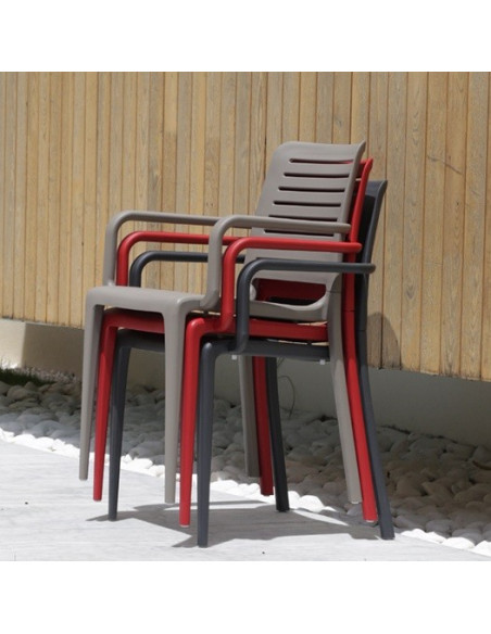 Sillón PARK apilable sho1104008 detalla apilada terraza