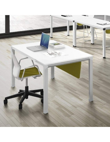 Mesa de oficina con estructura metálica de diseño en estoc